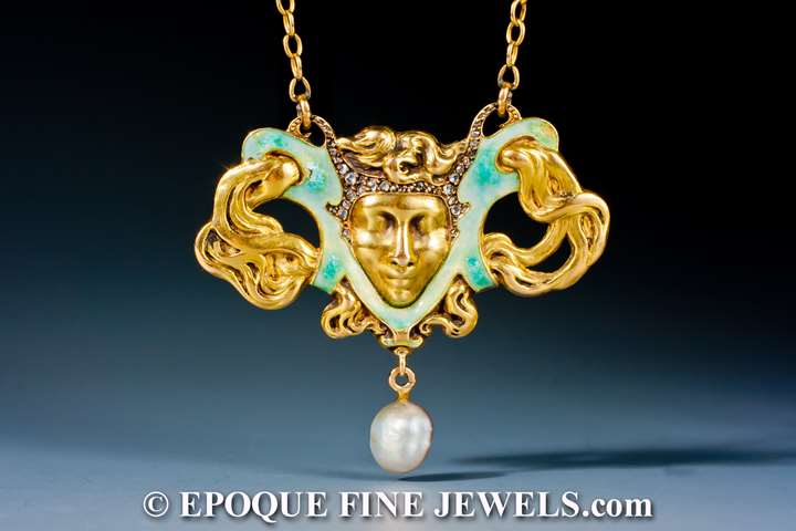 A very fine and unusual Art Nouveau pendant,